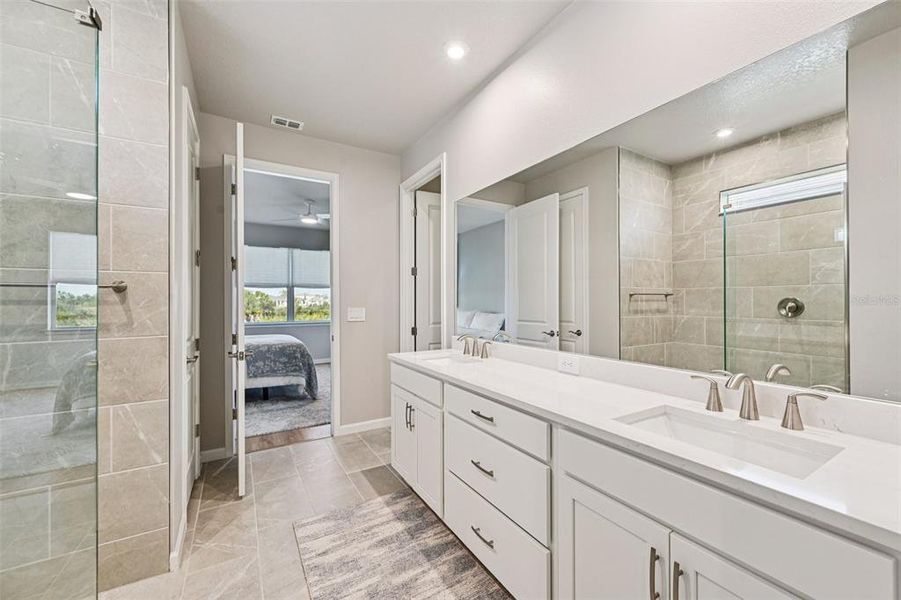 Furnished interior view inside a new home in , Venice (Image 43).