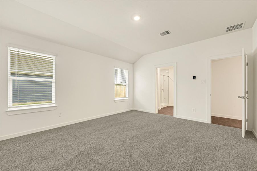 Spacious, unfurnished interior of a new home in Holly Ridge, Rosenberg (Image 22).