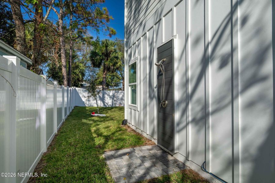 Exterior details and patio area of a home in , Jacksonville Beach (Image 33).