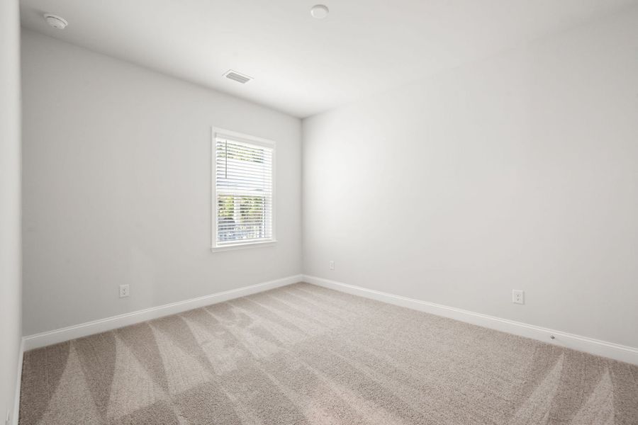 Spacious, unfurnished interior of a new home in Waterways, Richmond Hill (Image 34).