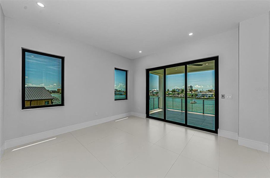 Spacious, unfurnished interior of a new home in , Treasure Island (Image 80).
