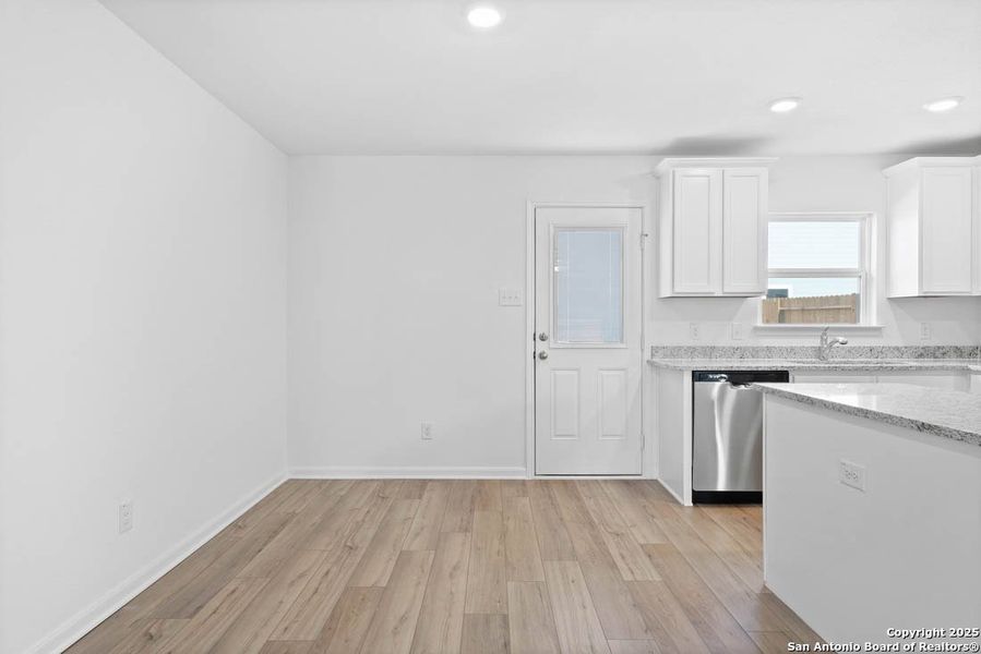 Spacious, unfurnished interior of a new home in , San Antonio (Image 11).