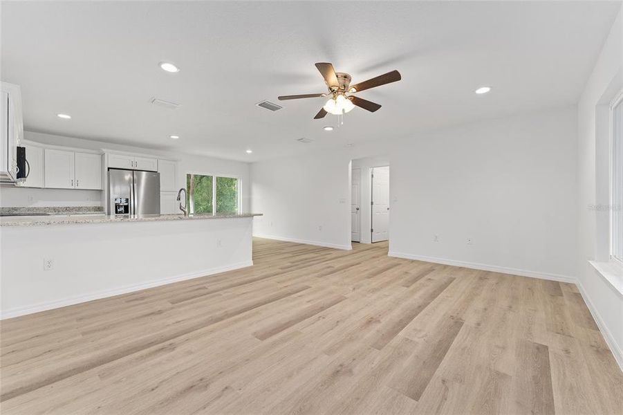 Spacious, unfurnished interior of a new home in , Ocklawaha (Image 37).