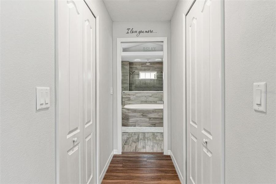 Spacious, unfurnished interior of a new home in , Weeki Wachee (Image 23).