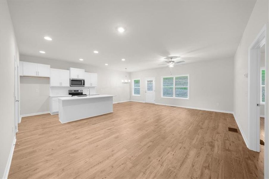 Spacious, unfurnished interior of a new home in , Gainesville (Image 25).