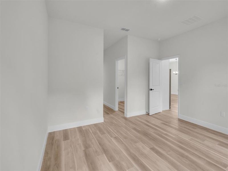 Spacious, unfurnished interior of a new home in , Ocala (Image 26).
