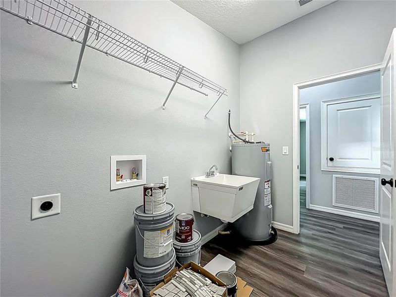 Furnished interior view inside a new home in , Lake Panasoffkee (Image 12).