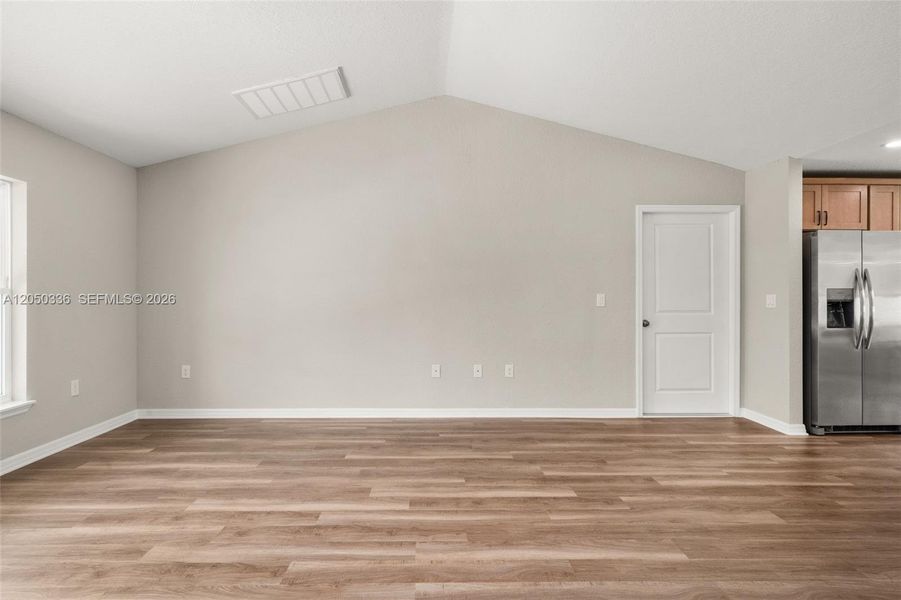 Spacious, unfurnished interior of a new home in , Sebring (Image 20).