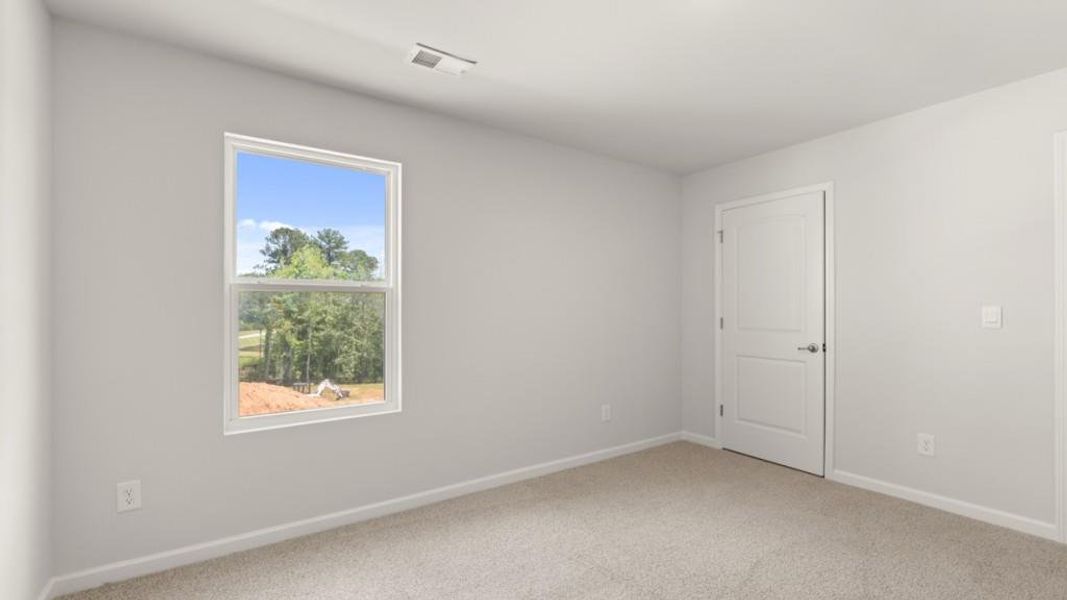 Spacious, unfurnished interior of a new home in Fairway 17 at Mirror Lake, Villa Rica (Image 27).