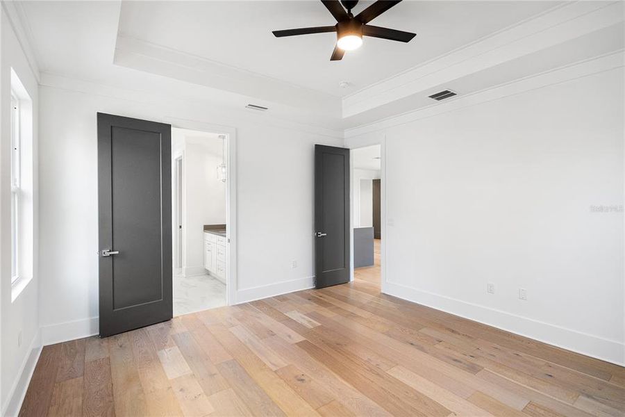 Spacious, unfurnished interior of a new home in , Sarasota (Image 60).