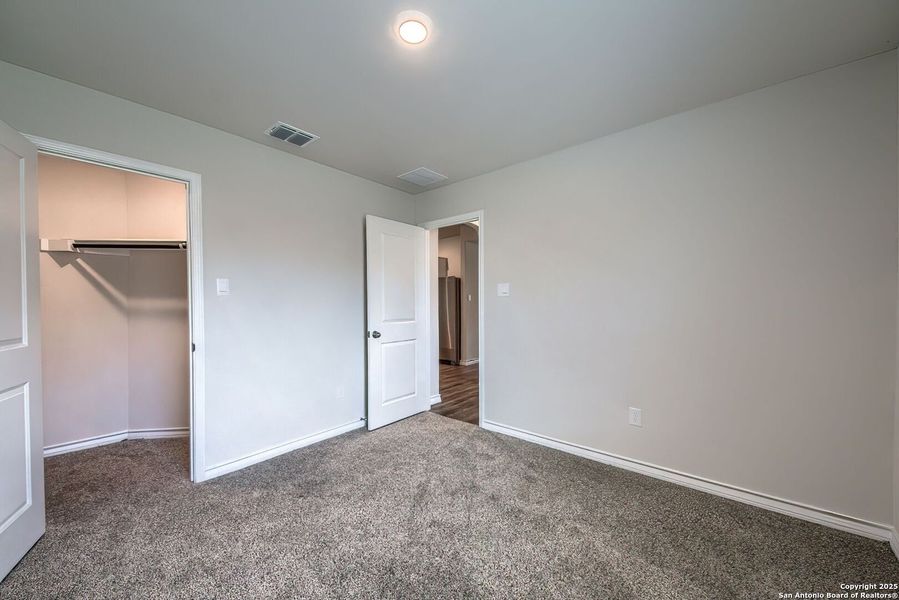 Spacious, unfurnished interior of a new home in , San Antonio (Image 14).