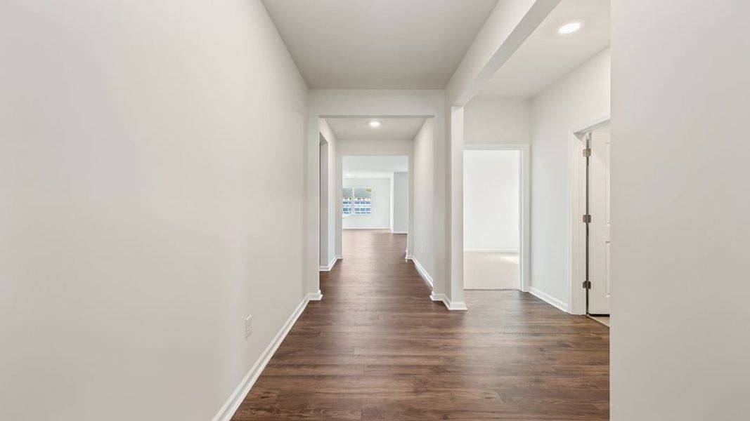 Spacious, unfurnished interior of a new home in Sage Grove, Lyman (Image 13).