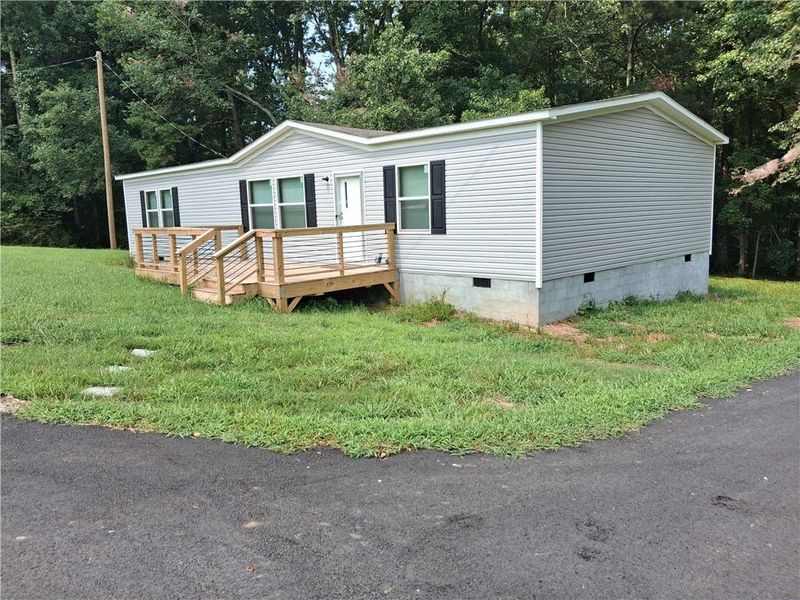 Exterior details and patio area of a home in , Dawsonville (Image 9).