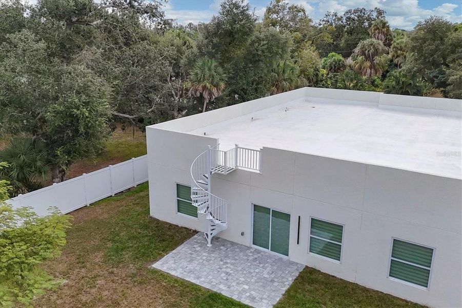 Exterior details and patio area of a home in , Port Charlotte (Image 26).