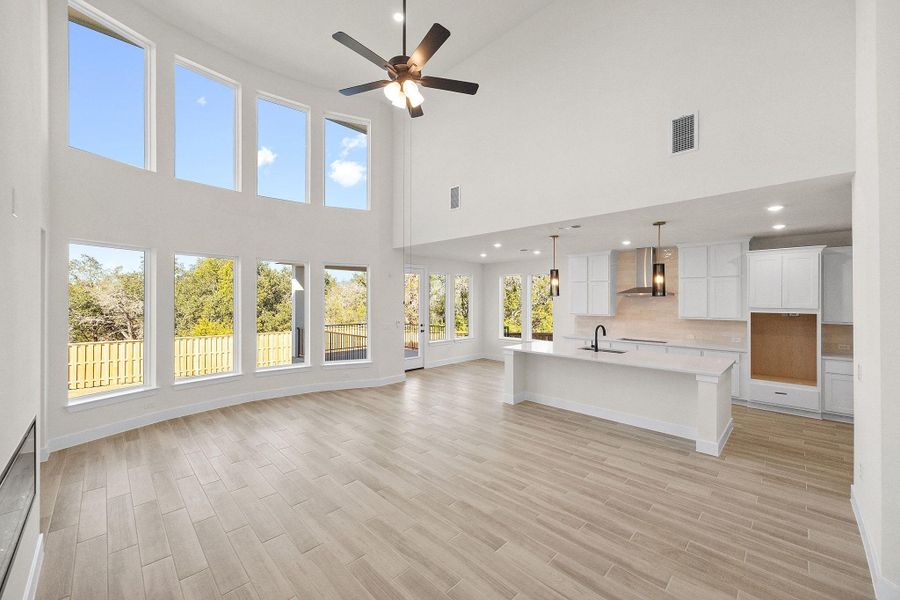 Representative unfurnished interior of a home built from the The Dalton by Westin Homes in Legacy - 60', League City (Image 17).