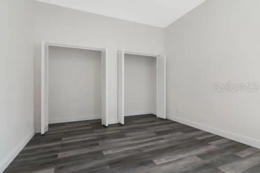Spacious, unfurnished interior of a new home in , Tampa (Image 28).