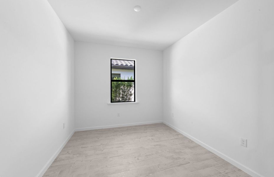 Spacious, unfurnished interior of a new home in Del Webb Naples, Immokalee (Image 28).