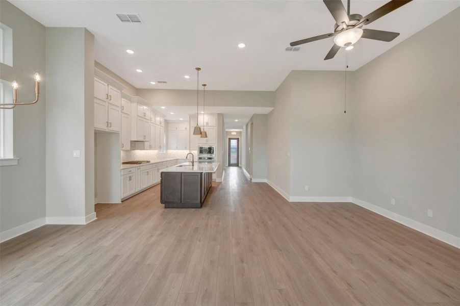Spacious, unfurnished interior of a new home in Elyson - Reserve Collection, Katy (Image 32).
