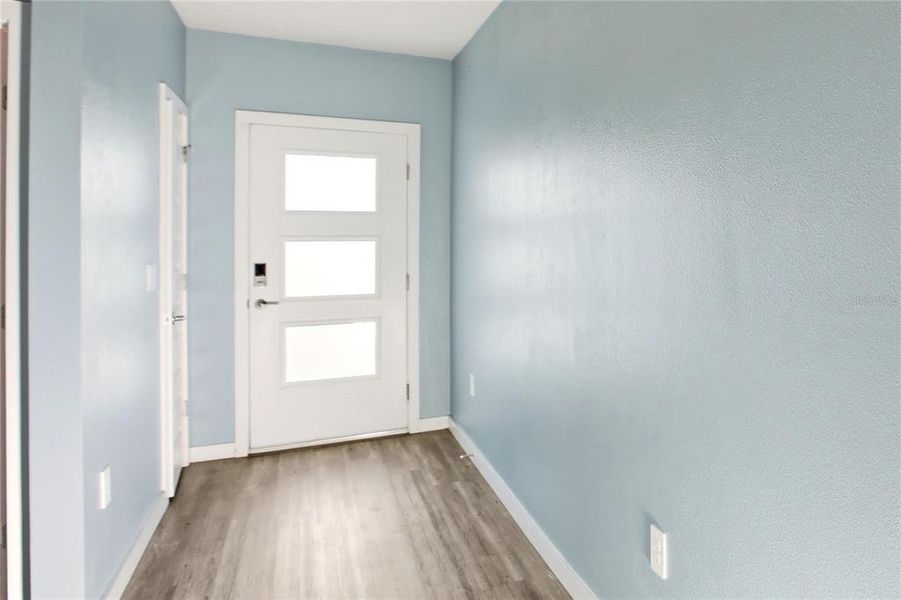 Spacious, unfurnished interior of a new home in , Bradenton (Image 24).