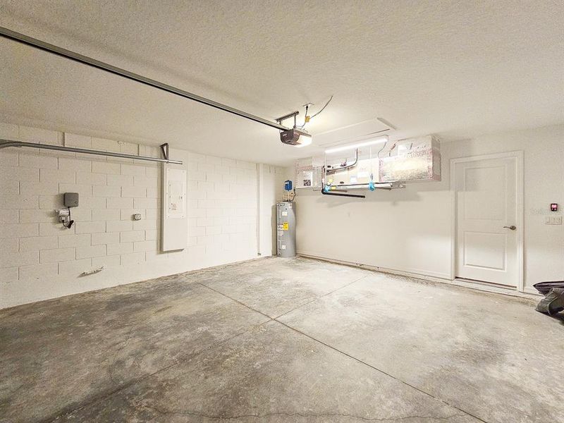 Spacious, unfurnished interior of a new home in , Palm Coast (Image 39).