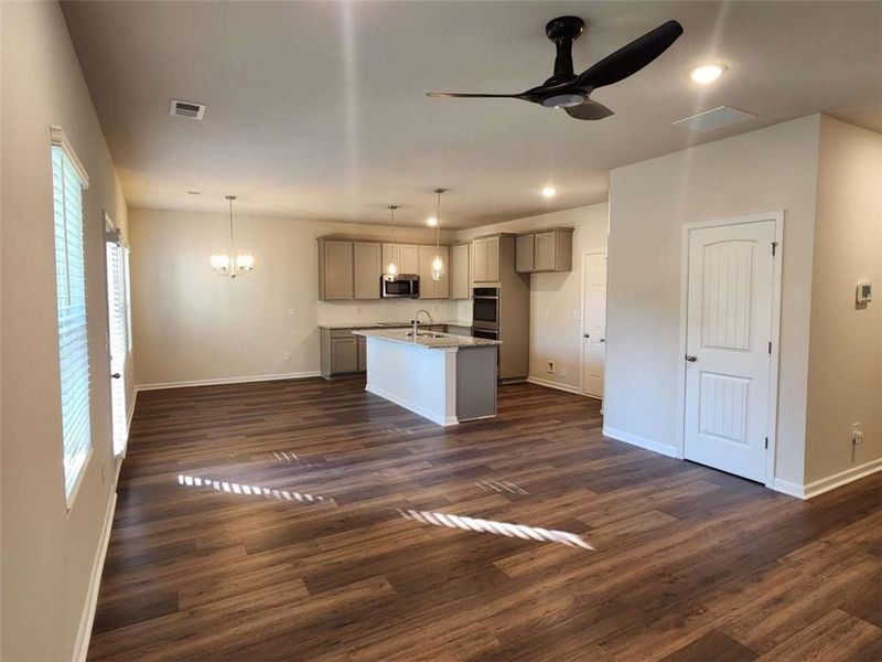 Spacious, unfurnished interior of a new home in The Woodlands Preserve, Jackson (Image 28).