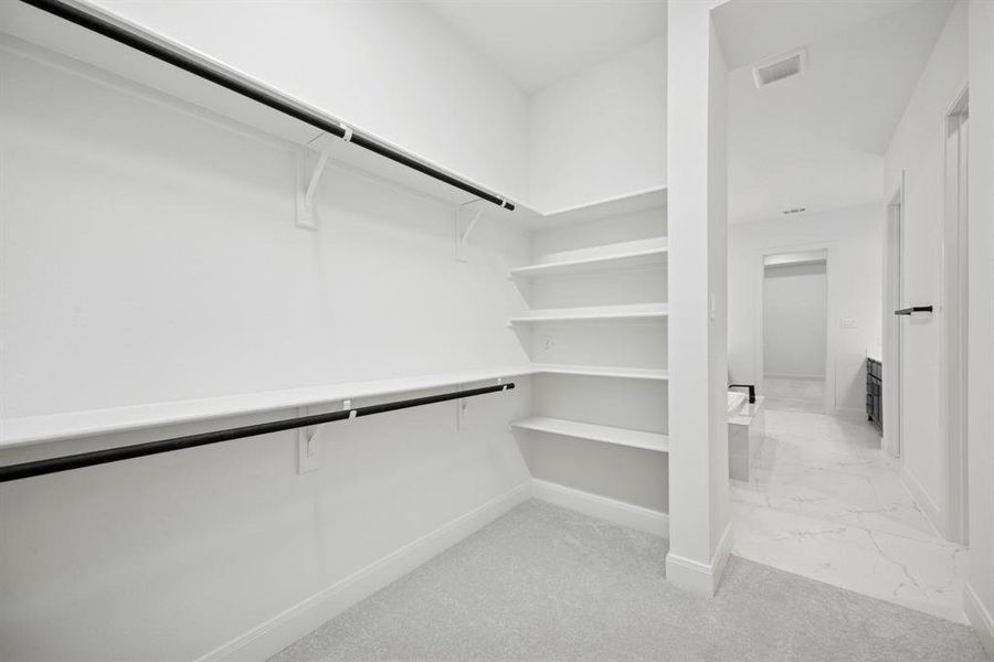 Spacious, unfurnished interior of a new home in Mantua Point Gardens, Van Alstyne (Image 16).