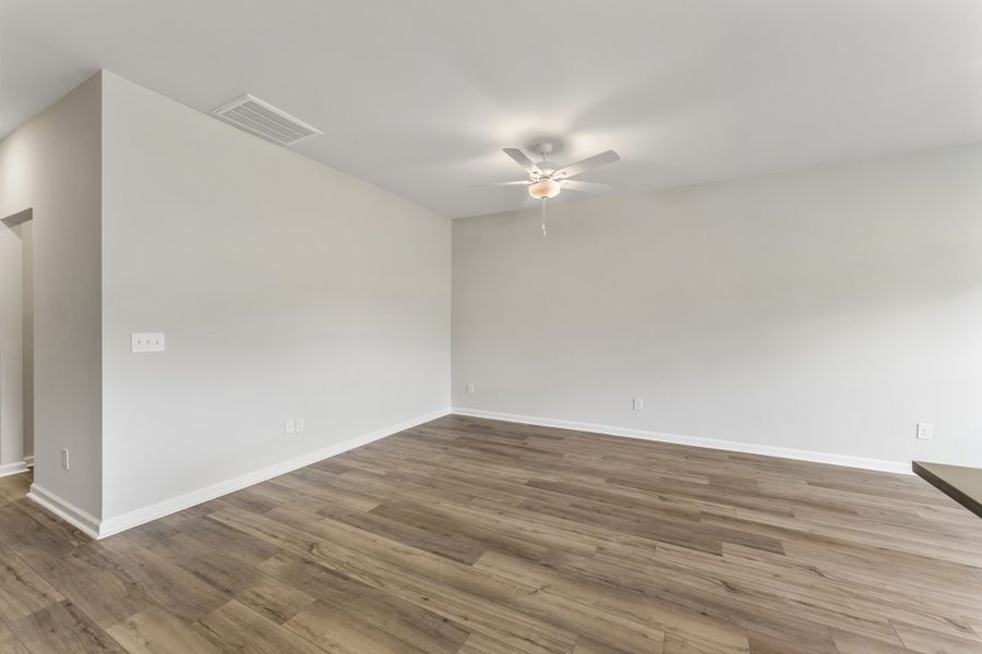 Spacious, unfurnished interior of a new home in Edwards Station, Taylors (Image 15).