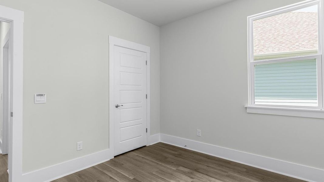 Spacious, unfurnished interior of a new home in Rolling Hills, Bolivia (Image 33).