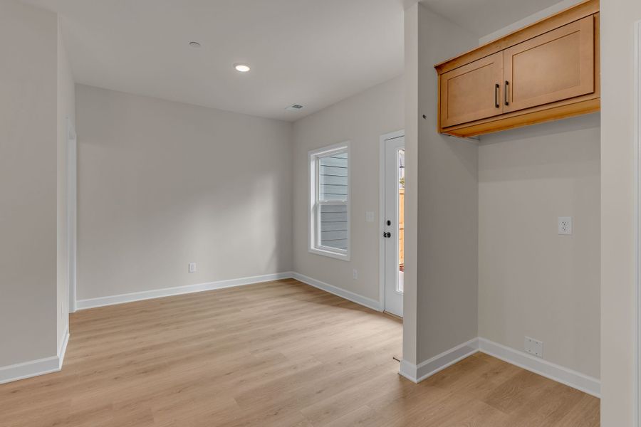 Spacious, unfurnished interior of a new home in Oxford Station, Gallatin (Image 14).