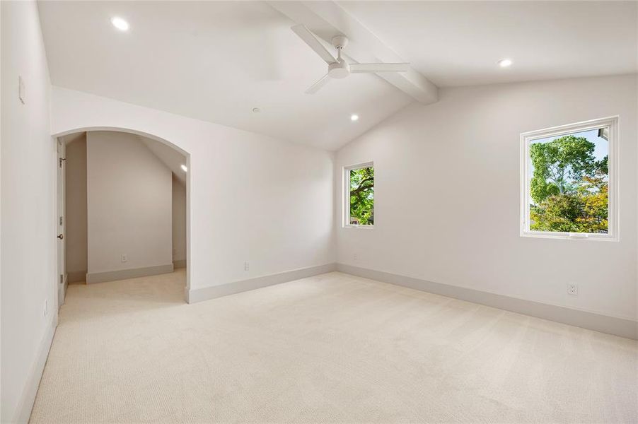 Spacious, unfurnished interior of a new home in , Richardson (Image 35).