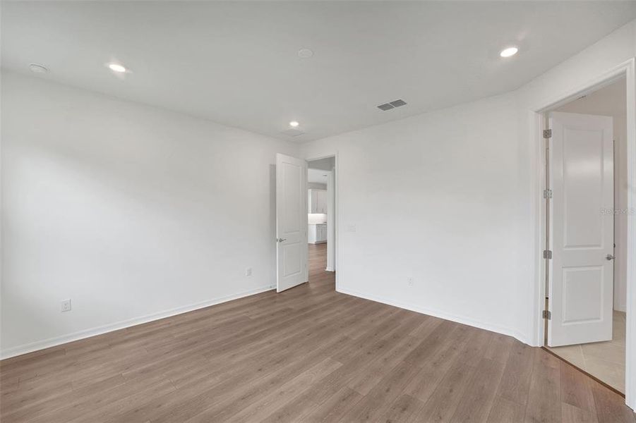 Spacious, unfurnished interior of a new home in Tuscan Hills, Dade City (Image 28).