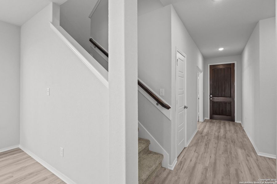 Spacious, unfurnished interior of a new home in Sunflower Ridge, New Braunfels (Image 30).
