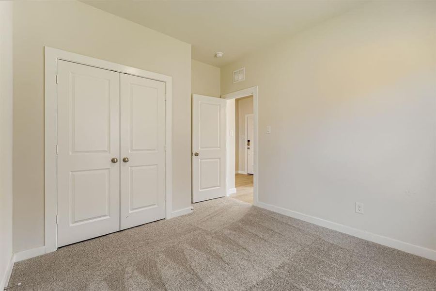 Spacious, unfurnished interior of a new home in Sperling Farms, Ferris (Image 28).