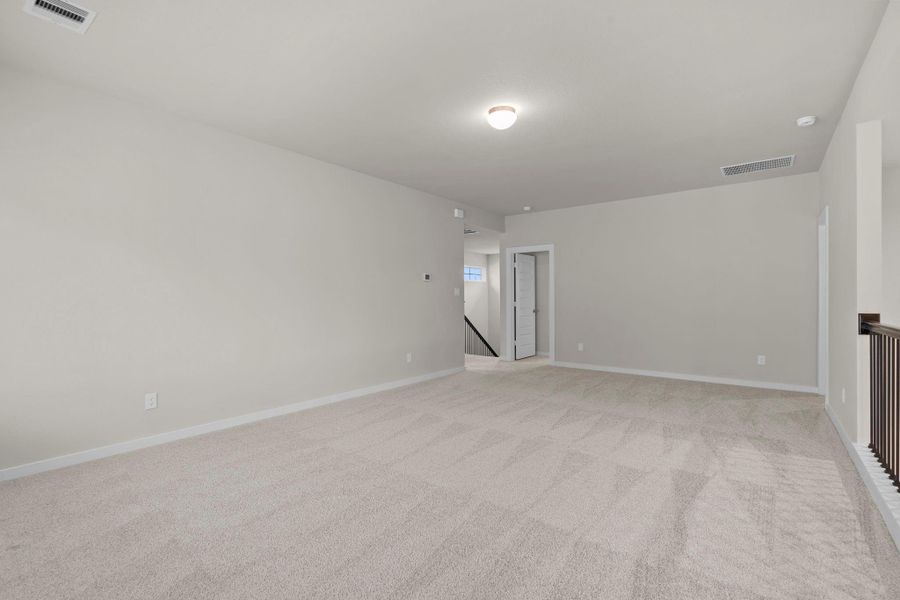 Spacious, unfurnished interior of a new home in Briarwood Crossing, Rosenberg (Image 15).