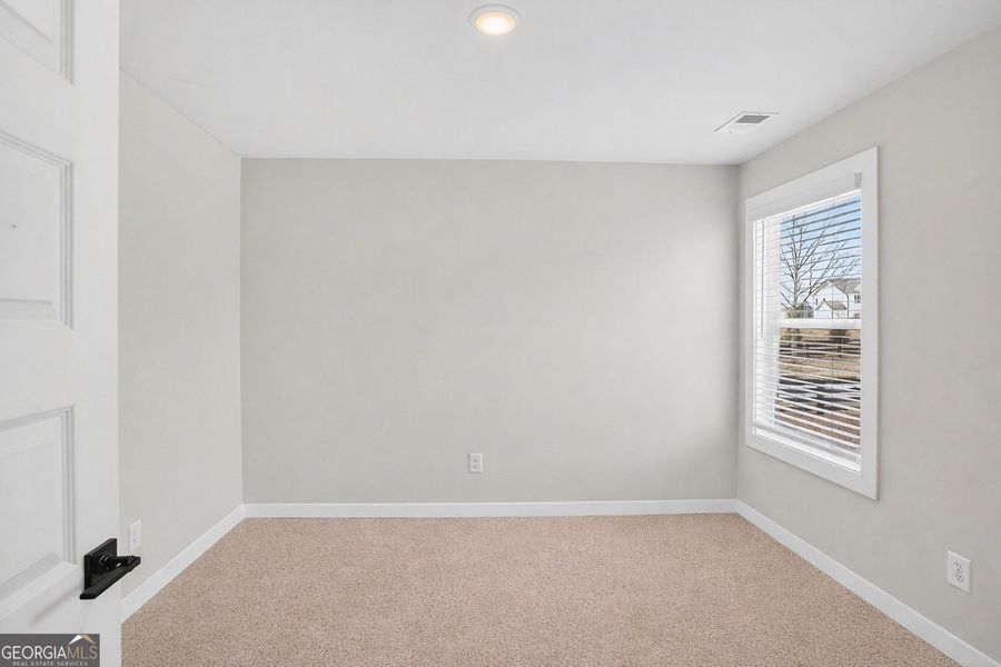 Spacious, unfurnished interior of a new home in The Fairways at Mirror Lake, Villa Rica (Image 46).