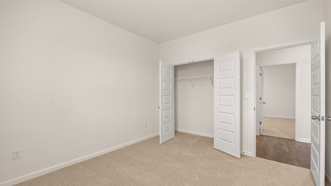 Spacious, unfurnished interior of a new home in Bridle Creek, Locust Grove (Image 27).