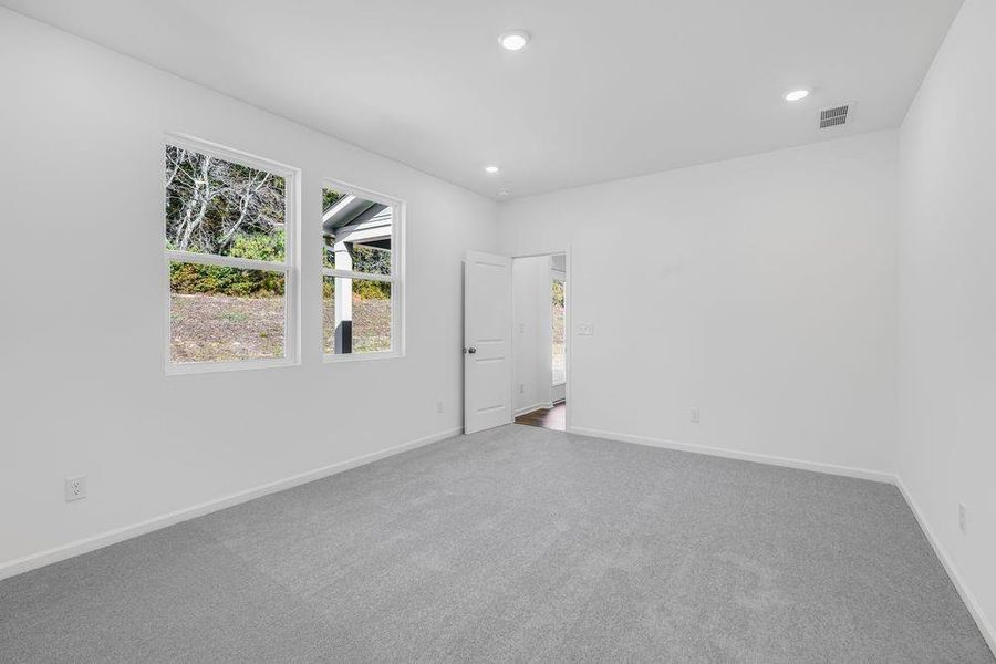 Spacious, unfurnished interior of a new home in Windance Lake, Loganville (Image 32).