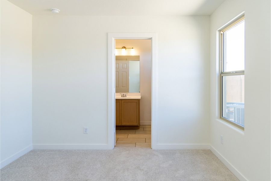 Spacious, unfurnished interior of a new home in Rancho Santa Rosa, Maricopa (Image 27).