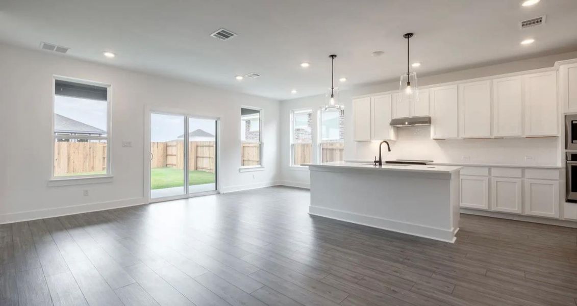 Spacious, unfurnished interior of a new home in , Kyle (Image 6).