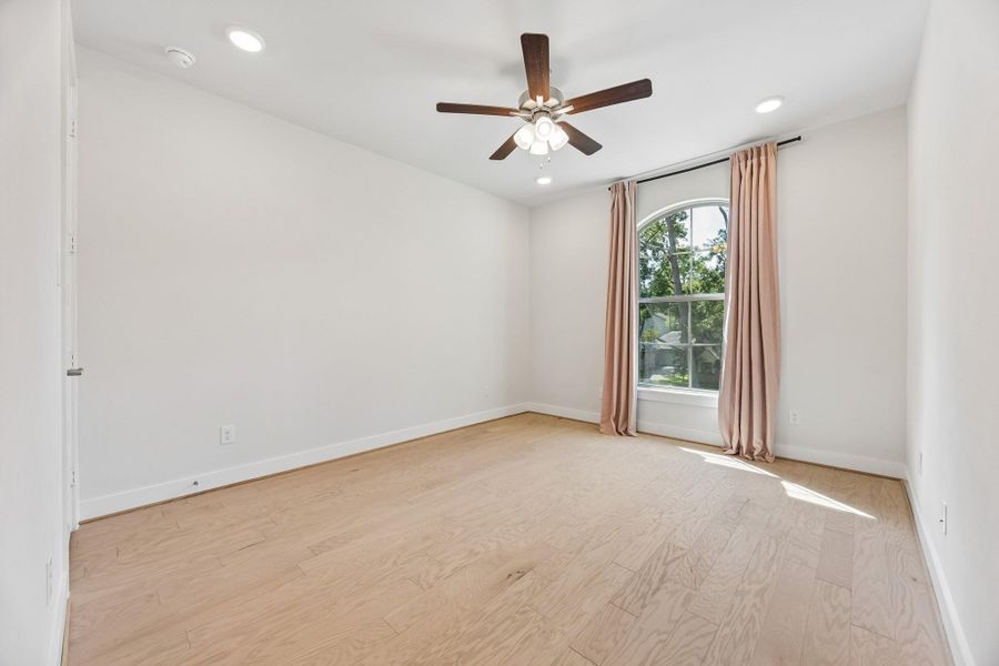 Spacious, unfurnished interior of a new home in , Houston (Image 44).