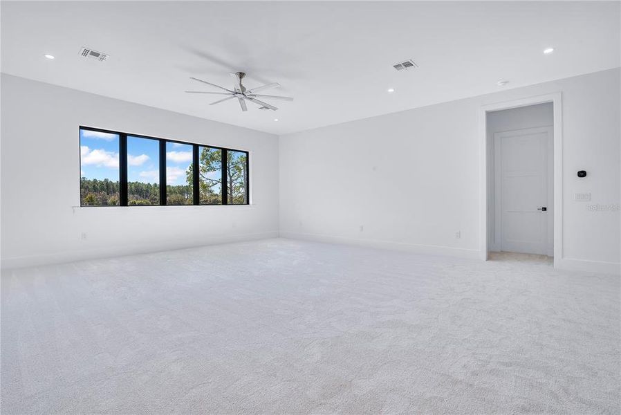 Spacious, unfurnished interior of a new home in , Orlando (Image 46).