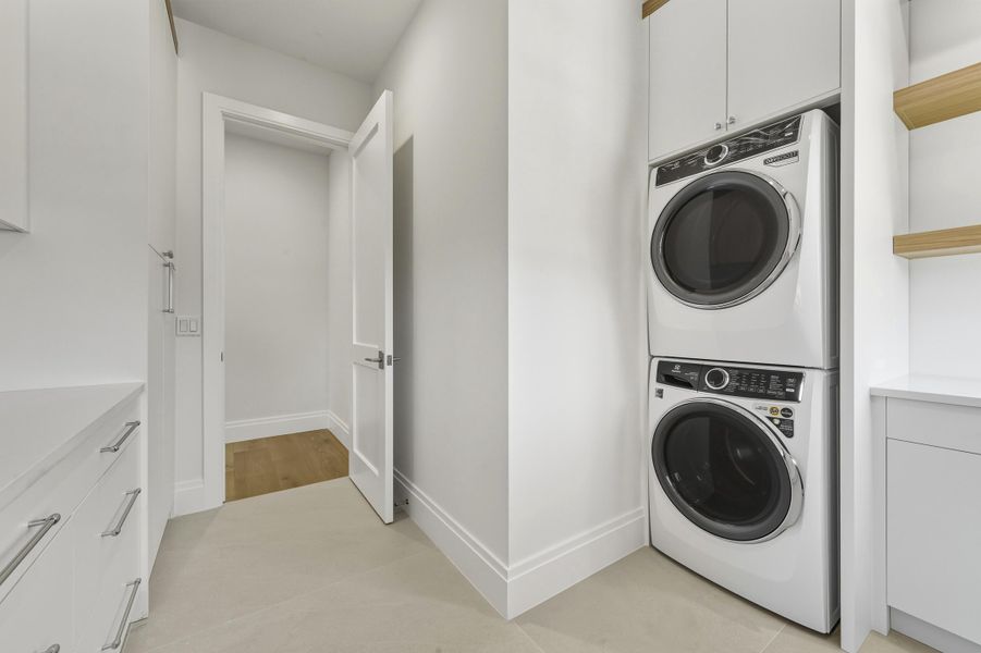 LAUNDRY ROOM - 2ND FLOOR