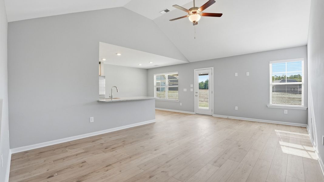 Spacious, unfurnished interior of a new home in Stillwater, Tullahoma (Image 10).