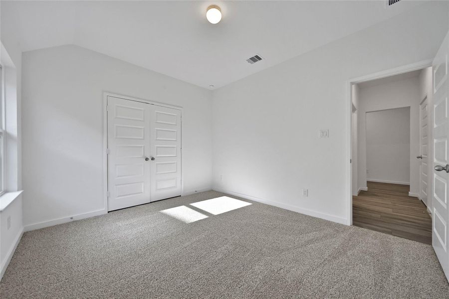 Spacious, unfurnished interior of a new home in , Rosharon (Image 14).
