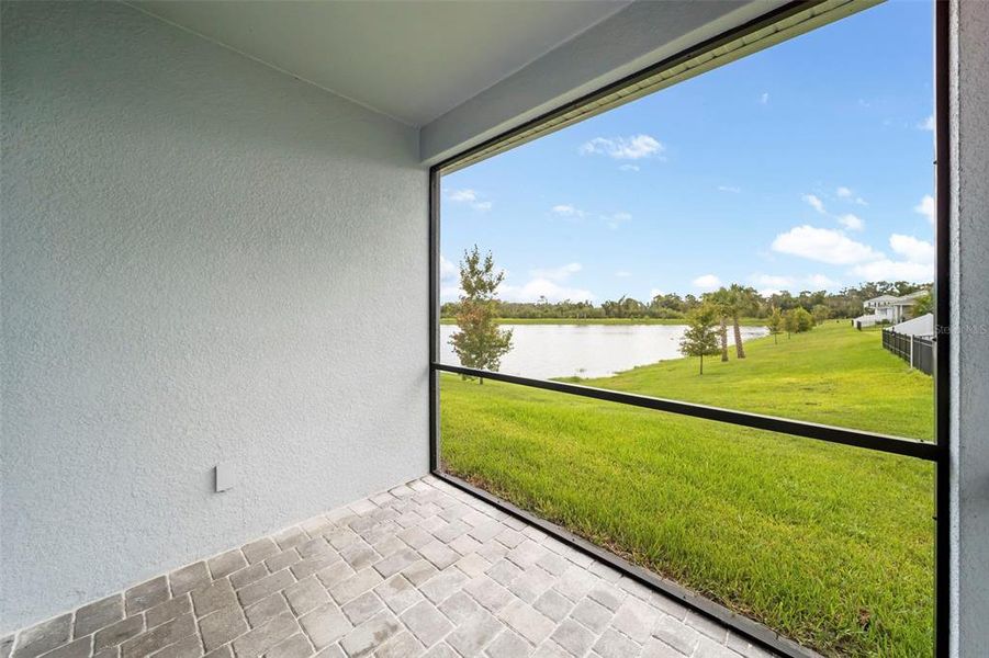Exterior details and patio area of a home in , Bradenton (Image 4).