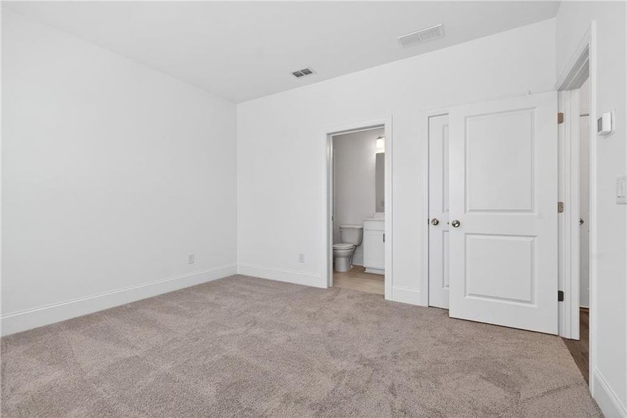 Spacious, unfurnished interior of a new home in Waterhaven, Cumming (Image 24).