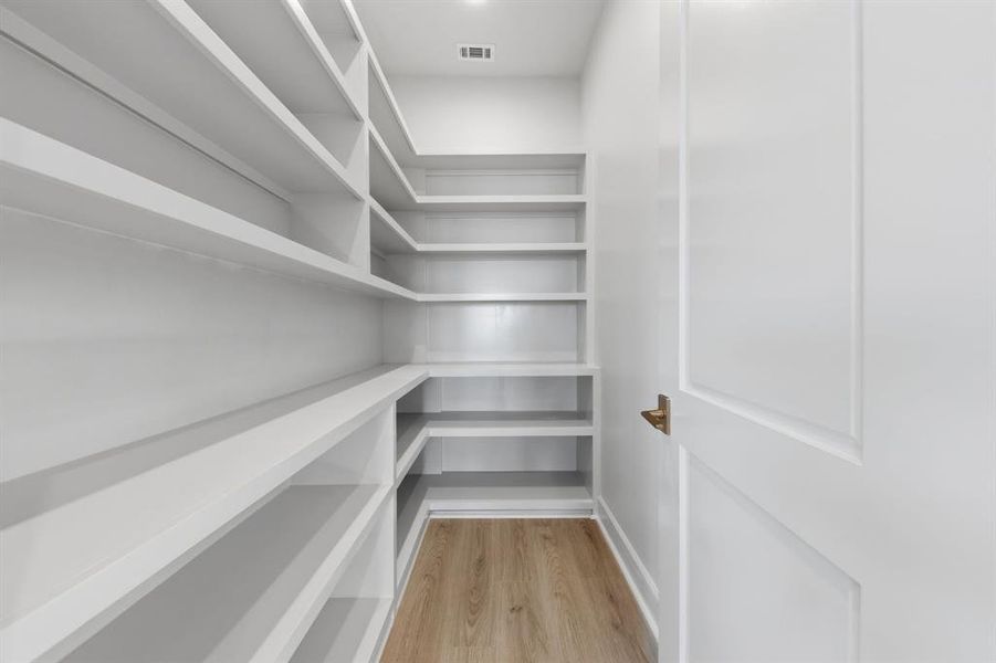 Spacious, unfurnished interior of a new home in , Dallas (Image 18).