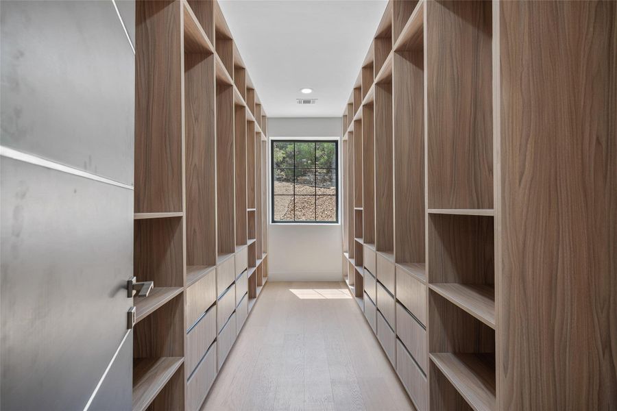 Spacious, unfurnished interior of a new home in , Lago Vista (Image 23).