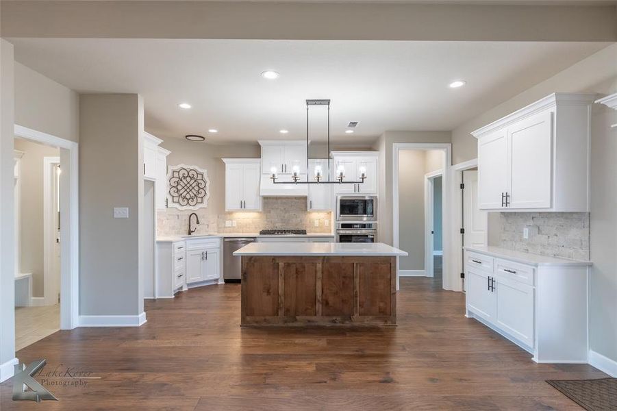 Furnished interior view inside a new home in , Abilene (Image 6).