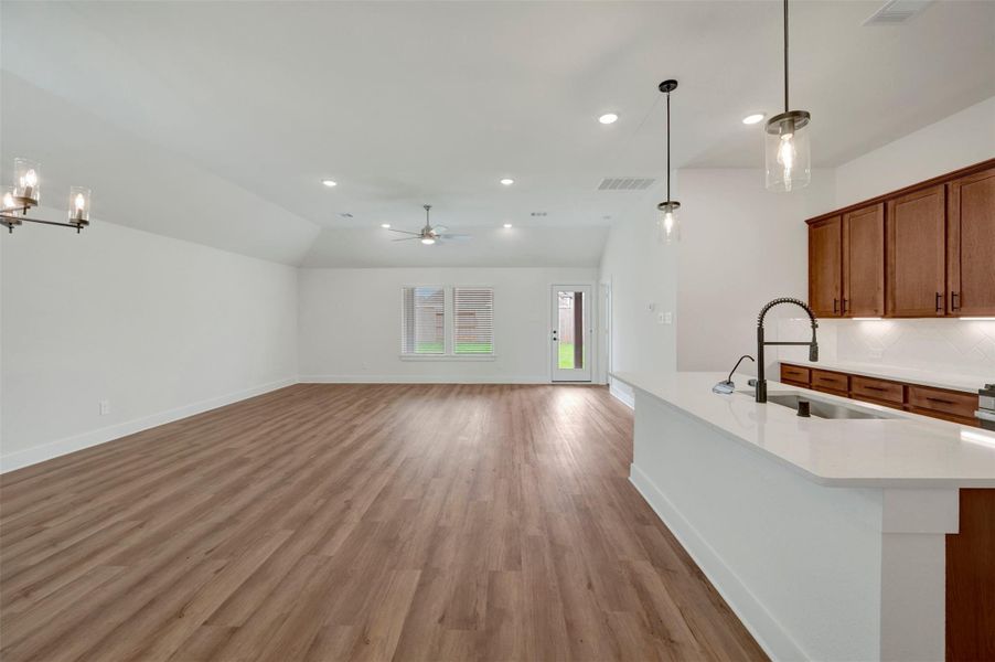 Spacious, unfurnished interior of a new home in Sorella, Tomball (Image 22).